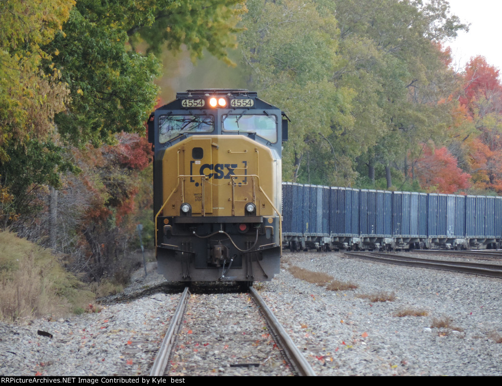 CSX 4554 nose shot